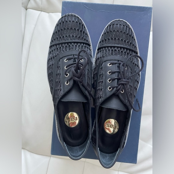 RAS lace shoes, size 9.5 - Picture 3 of 4